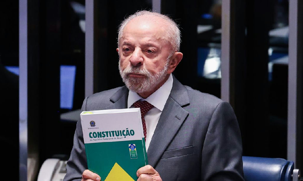 Lula comemora fim da escala de trabalho e faz campanha em minas gerais