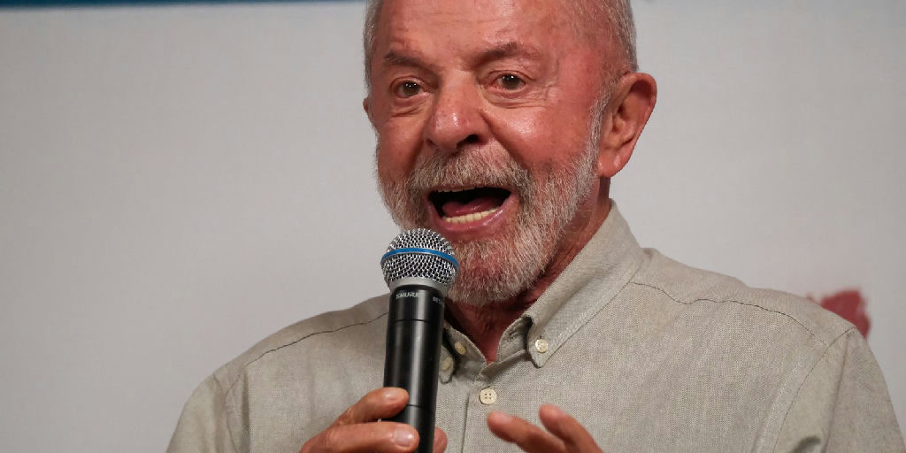 Lula propõe expansão do programa Pé-de-meia para estudantes universitários