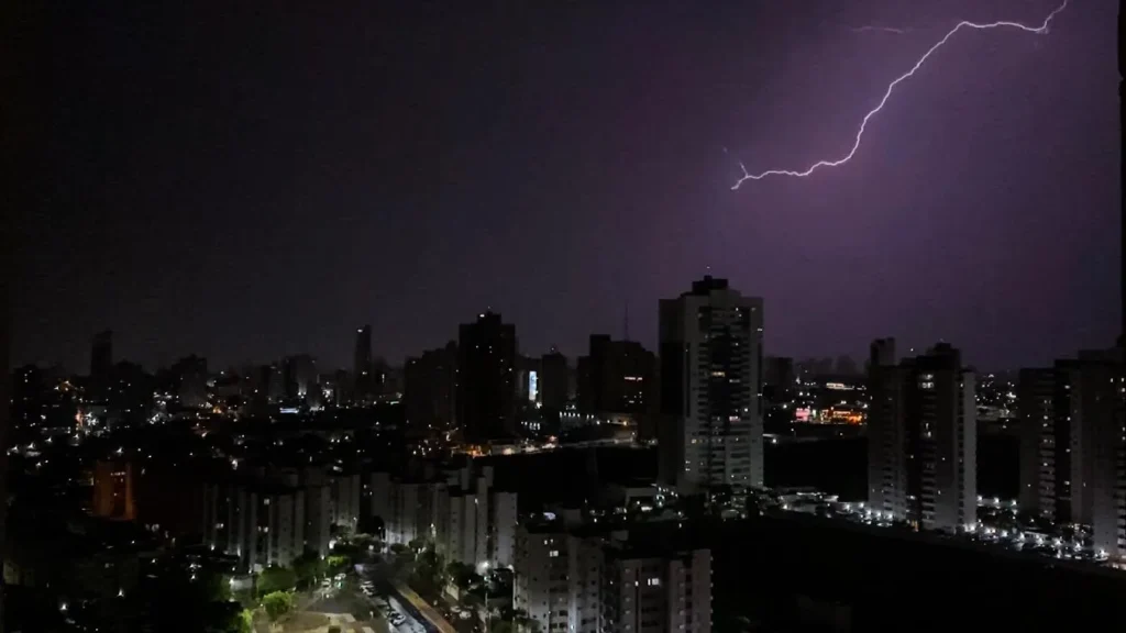 Mato Grosso entra em alerta máximo para tempestades severas e ventos de 100 km/h