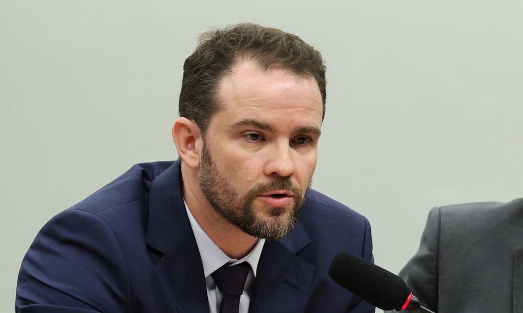Meta fiscal será buscada por meio de diálogo, afirma Dario Durigan