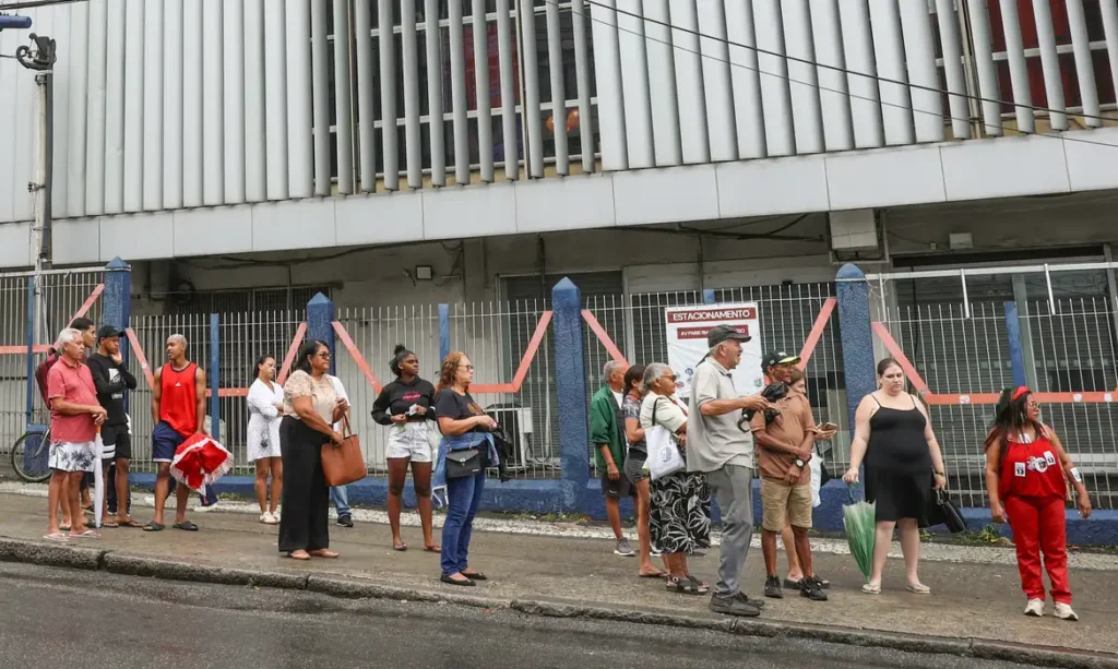PM do Rio de Janeiro é preso em flagrante por tentar vender voto nas eleições