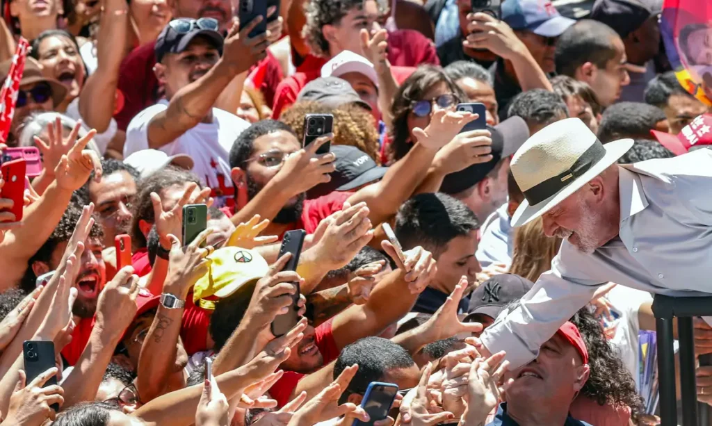 Presidente do TSE telefona para Lula e parabeniza reeleicao
