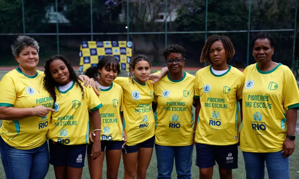 Projeto leva ex-jogadoras da seleção para escolas municipais do Rio de Janeiro