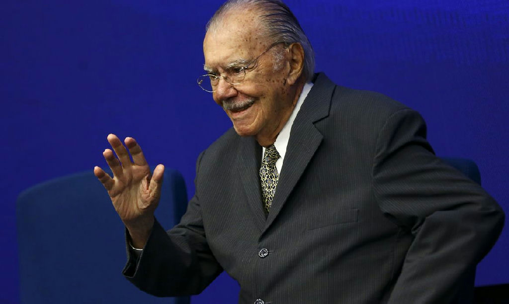 Sarney deixa hospital em São Luís após recuperação de cirurgia abdominal