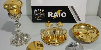 Catador encontra objetos sagrados furtados de capela em lixeira
