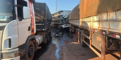 Colisão entre carretas na Br-163 em Rondonópolis resulta em morte