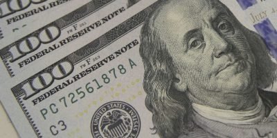 Dólar recua para R$ 5,08 e atinge menor patamar em um mês