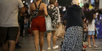 Economistas alertam que cortes profundos no orçamento federal ameaçam programas sociais