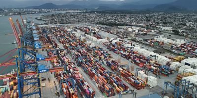 Exportações recordes impulsionam balança comercial e reduzem déficit externo