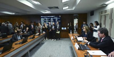 Fim da taxa das blusinhas avança em comissão e vai a votação no plenário do Congresso
