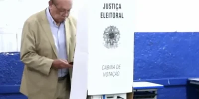 Gilmar Mendes exerce direito ao voto em sua cidade natal no Mato Grosso