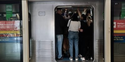 Greve da CPTM altera rotina de passageiros e causa caos no trânsito de São Paulo