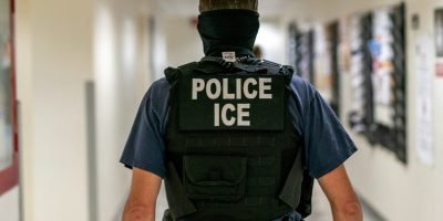 ICE finaliza implementação de câmeras corporais em agentes até o fim de agosto
