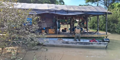 Operação policial combate garimpo ilegal e mira balsas em rios