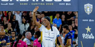 Ronaldinho confirma retorno ao futebol profissional para atuar na terceira divisão da Itália