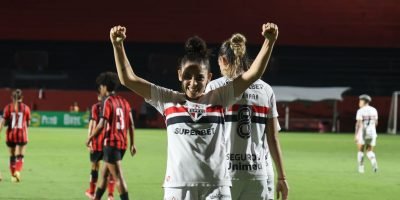 São Paulo supera Vitória no Barradão e assume a ponta do Brasileirão Feminino